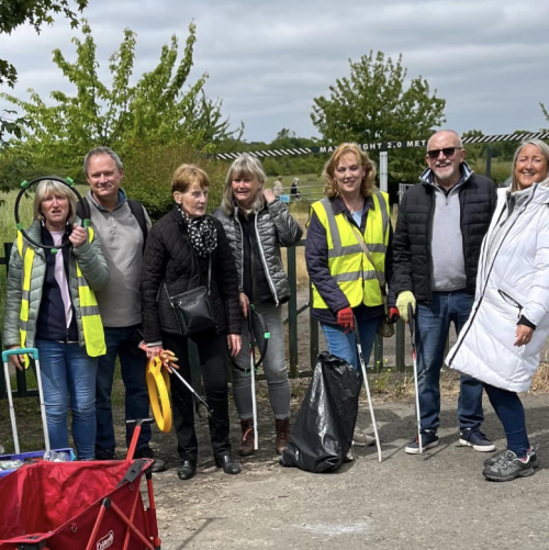 Leigh On Sea News. Removing Rubbish Discarded - DEDICATED Rochford volunteers spent time clearing the paths of Cherry Orchard Country Park.