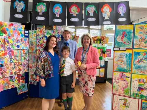Leigh On Sea News. Art Trail competition - SOUTHEND West’s MP, Anna Firth, visited St Pierre School as part of the Leigh Art Trail.