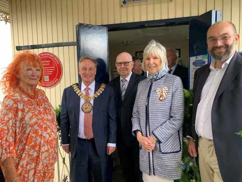 Leigh On Sea News: Cliff Lift Plaque - THE Mayor of Southend attended the unveiling of a commemorative plaque at Southend's historic cliff lift.