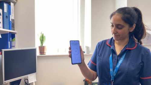 Leigh On Sea News. Heart App Success - Hundreds of patients who need their heart rhythm monitored have been having it done remotely thanks to an app that is helping avoid regular trips to hospital.