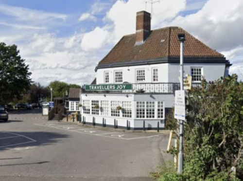 Leigh On Sea News. Beer Brawl Arrests - A BRAWL which broke out in a beer garden in a Rayleigh pub saw five people arrested and one person left with a “significant” head injury.