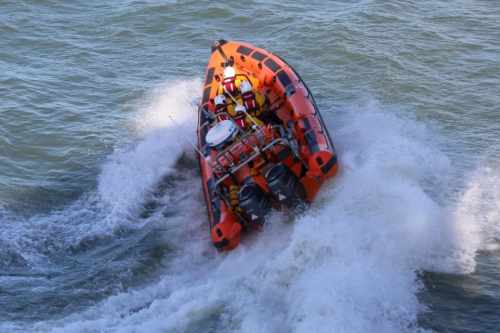 Leigh On Sea News: RNLI Rescue Paddleboarder - A PADDLEBOARDER was successfully rescued following reports of a person encountering difficulties in the waters off the coast of Leigh.