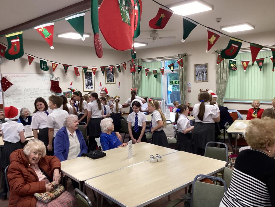 Leigh On Sea News: Festive Cheer - PUPILS from a Hockley school brought festive cheer to visitors at a day centre.