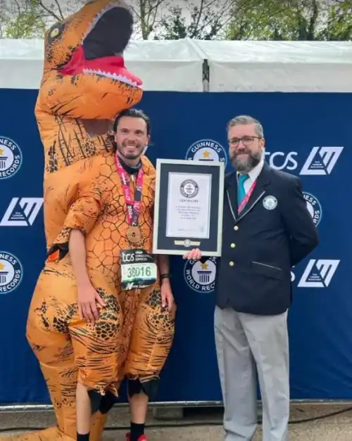 Leigh On Sea News: Runner Breaks Record - A LEIGH man broke the world record for running the London Marathon in an inflatable costume.