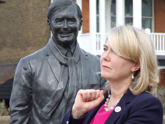 Leigh On Sea News: Sir David Statue Unveiled - A STATUE of the late Southend West MP Sir David Amess was unveiled on Leigh’s  seafront in Chalkwell on Thursday April 11.