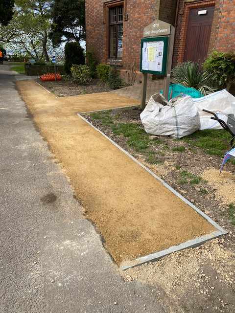 Leigh On Sea News: Enhanced Entrance - THE Friends of Leigh Library Gardens (FOLLG) have overseen the installation of a new entrance at Leigh’s Library Gardens.