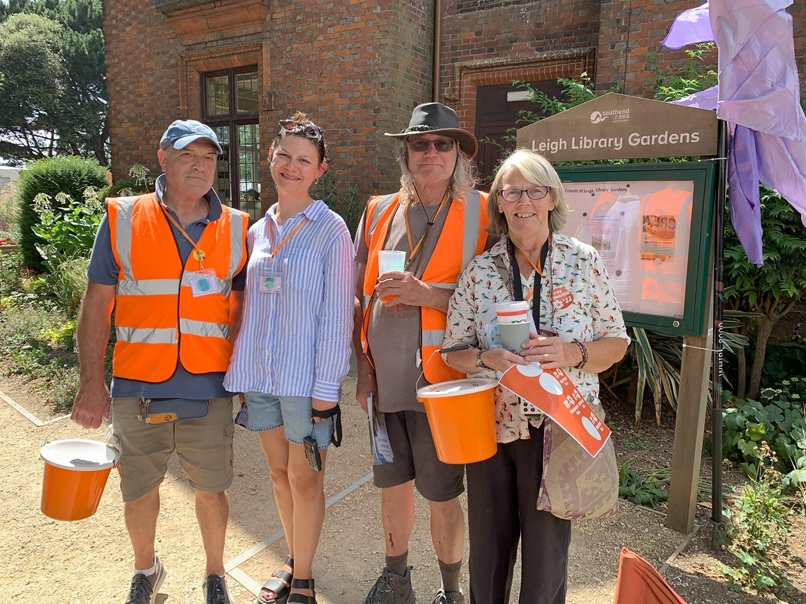 Leigh On Sea News: Folk Festival Turnaround – THE sun shone on the town for the 34th instantiation of the Leigh Folk Festival last weekend. Leigh On Sea News: Folk Festival Turnaround - THE sun shone on the town for the 34th instantiation of the Leigh Folk Festival last weekend.