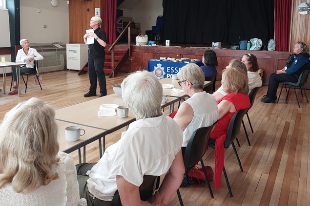 Leigh On Sea News: Fraud Prevention Help – THE Rochford Neighbourhood Policing Team has been working with local residents to help them stay safe from fraud and scams. Leigh On Sea News: Fraud Prevention Help - THE Rochford Neighbourhood Policing Team has been working with local residents to help them stay safe from fraud and scams.