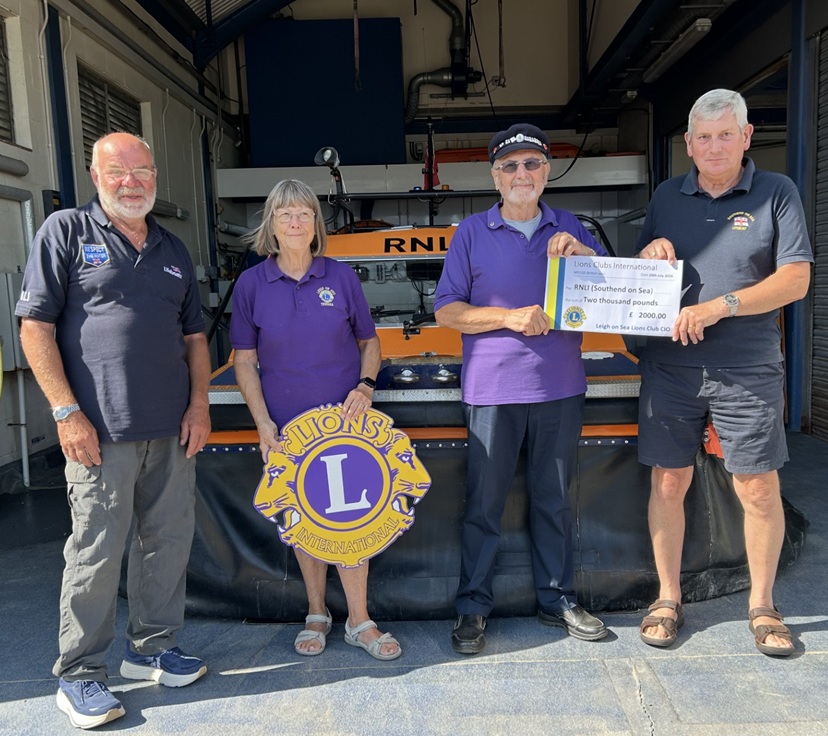 Leigh On Sea News: Shanty Festival Donations - MORE than twenty shanty crews, from around the country, took part in the recent Old Leigh Shanty Festival, providing their own unique brand of entertainment and atmosphere.