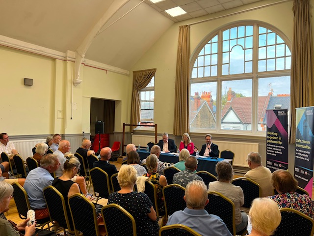 Leigh On Sea News: Packed Public Meeting – A PUBLIC meeting at to discuss the proposed national changes to policing that will also affect Southend City, has been held at Leigh Community Centre.