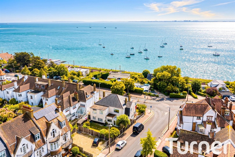 Leigh On Sea News: Property for Sale – Turner Sales & Lettings are offering an apartment for sale in Grand Parade, Leigh-On-Sea with a guide price of £350,000 - £375,000. 